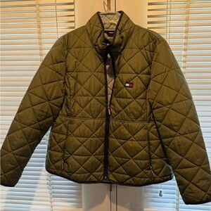 TOMMY HILFIGER Olive green Light Puffer Jacket Size L.Pre-owned. Great Condition
